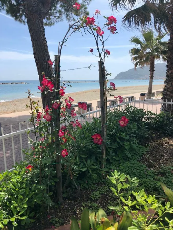 Hotel Le Palme San Bartolomeo Al Mare Cervo